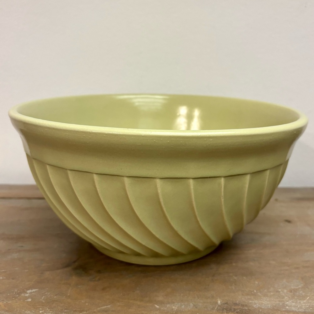 Vintage Fioriware Swirl Mixing Bowl, Zanesville OH Pottery